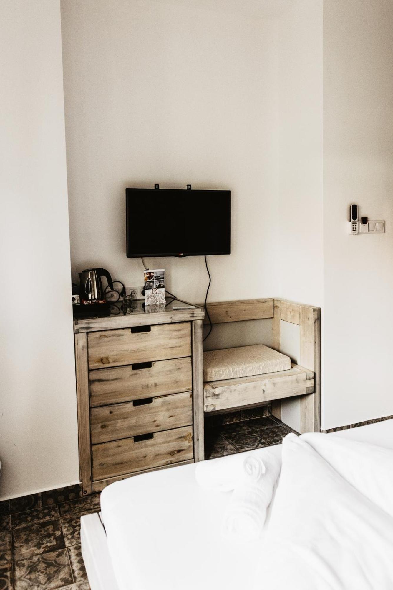 Feszek -etel Es Hotel- * Zanka