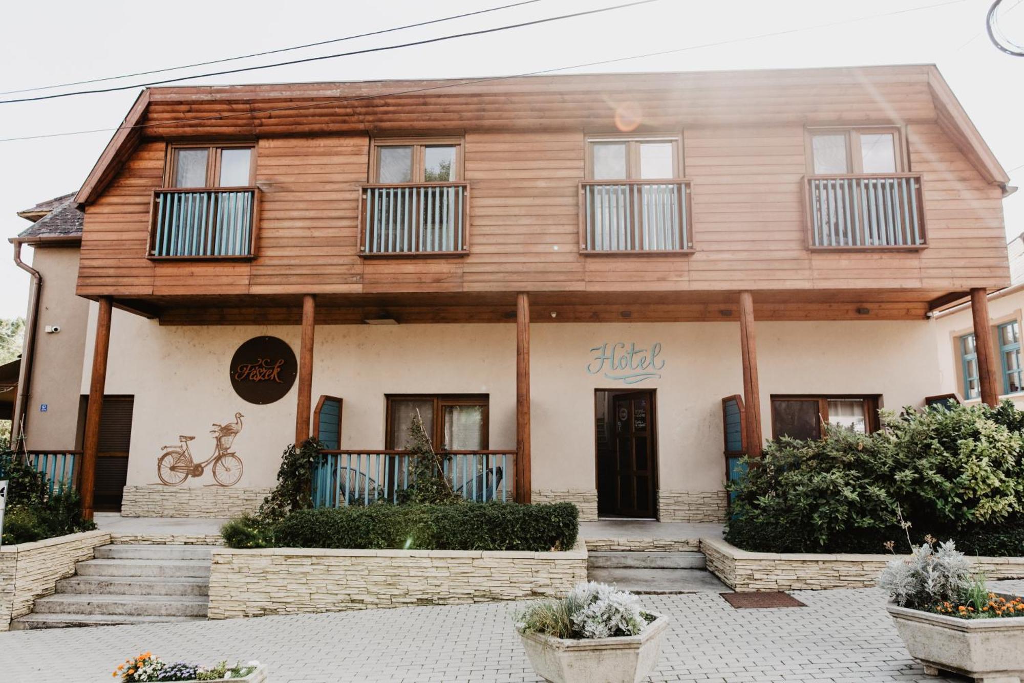 Hotel Feszek -etel Es Hotel-